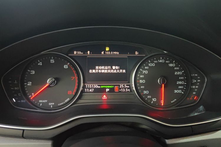 奥迪A4L 2018款 30周年年型 40 TFSI 进取型中控内饰14