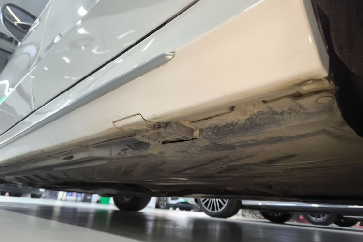 奔驰C级 2020款 改款 C 260 L 运动版局部细节9002