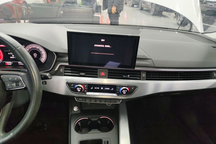 奥迪A4L 2020款 40 TFSI 豪华动感型中控内饰16