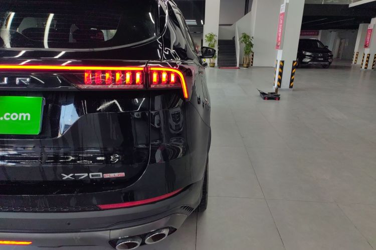 捷途X70 PLUS 2023款 1.5T DCT勇者PLUS 5座车身外观9