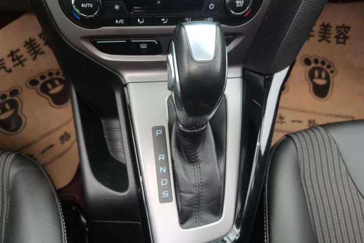 福特 福克斯 2012款 三厢 1.6L 自动风尚型中控内饰18