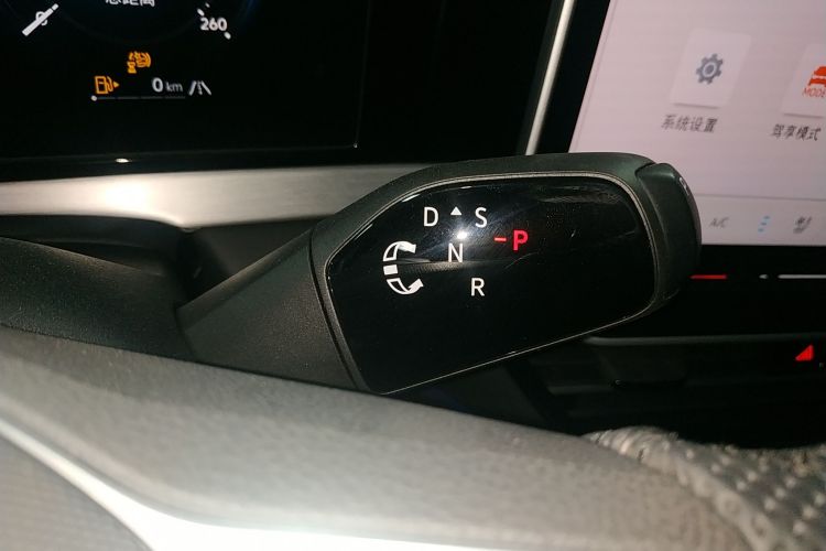 大众 帕萨特 2025款 Pro 380TSI 星空龙尊版中控内饰18