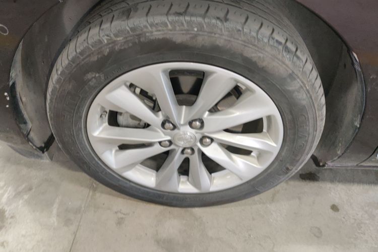 别克GL8 2020款 Avenir艾维亚 七座亲礼版车身外观6007