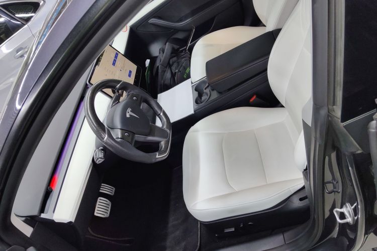 特斯拉 Model 3 2022款 Performance高性能全轮驱动版中控内饰19