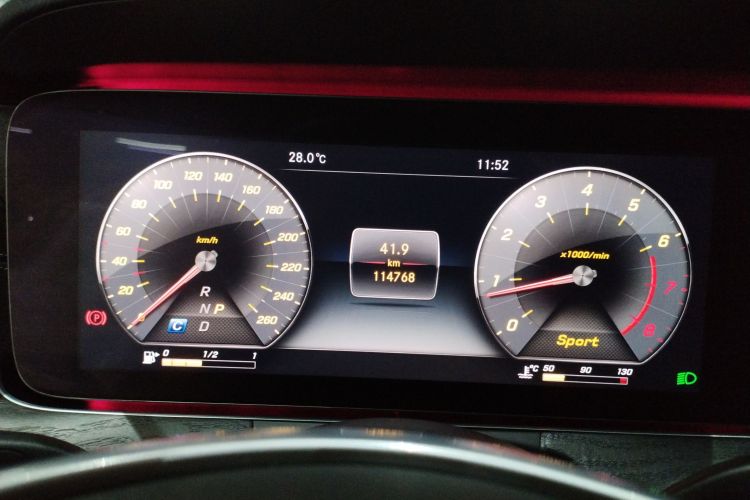 奔驰E级 2018款 E 200 L 运动型局部细节14