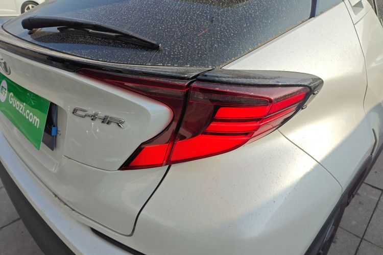 丰田C-HR 2021款 2.0L 豪华版车身外观9