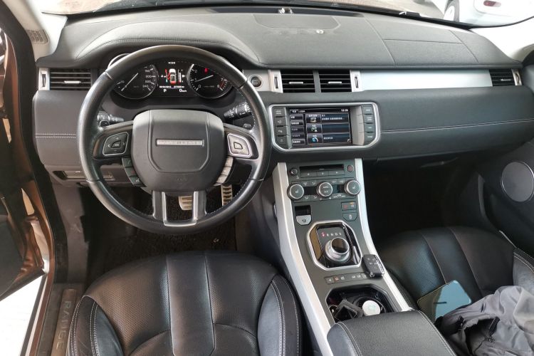 路虎 揽胜极光(进口) 2014款 2.0T 5门耀动版中控内饰12