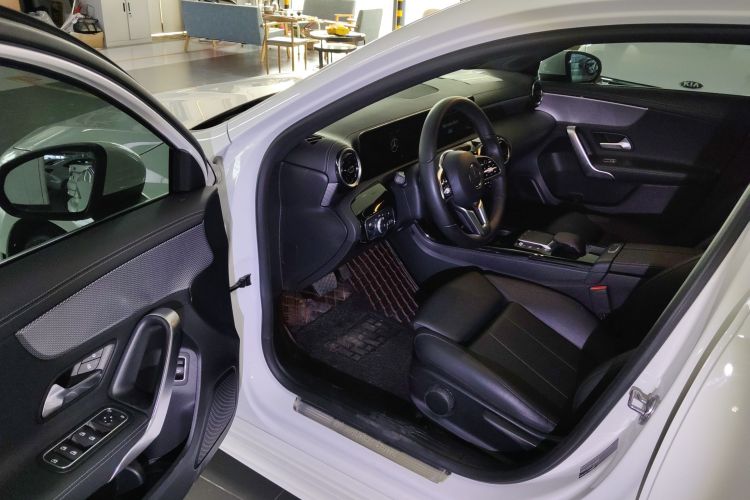 奔驰A级 2021款 A 180 L 运动轿车中控内饰7003