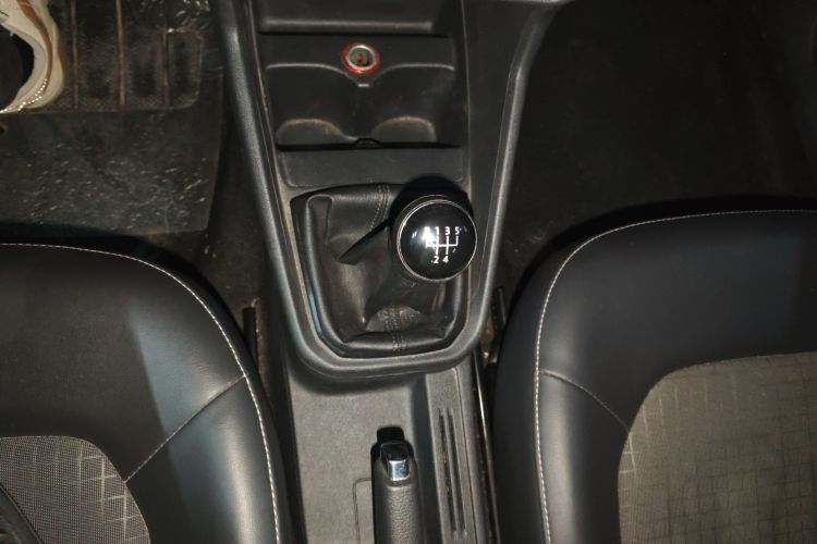 大众 桑塔纳 2016款 1.6L 手动舒适版中控内饰18