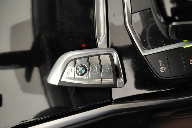 宝马3系 2022款 320i 运动套装中控内饰7001