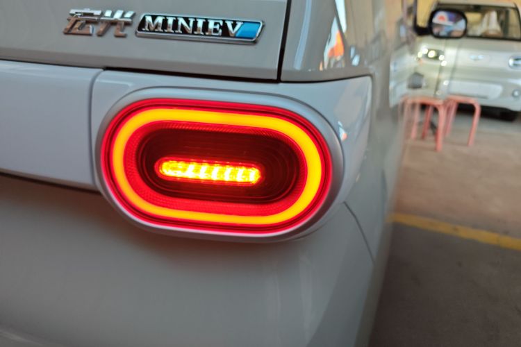 五菱汽车 宏光MINIEV 2024款 第三代 215km 青春版车身外观9