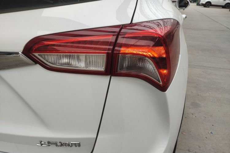 别克 昂科威 2018款 20T 两驱精英型车身外观9