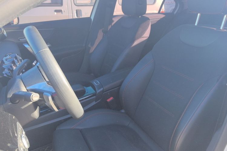 奔驰A级 2024款 A 200 L 时尚型中控内饰19