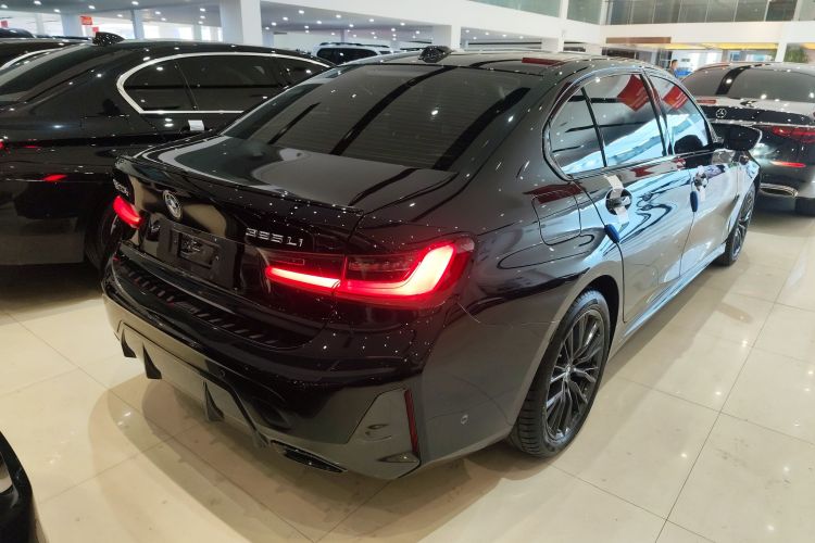 宝马3系 2024款 325Li M运动曜夜套装车身外观6005