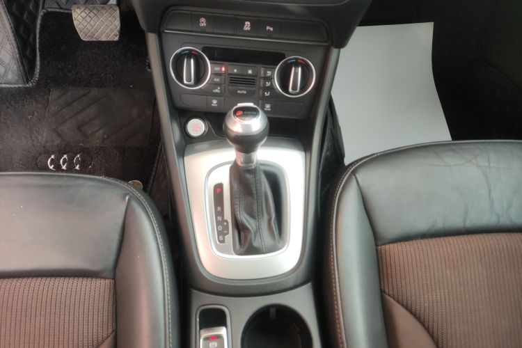 奥迪Q3 2018款 30周年年型 30 TFSI 时尚型中控内饰18