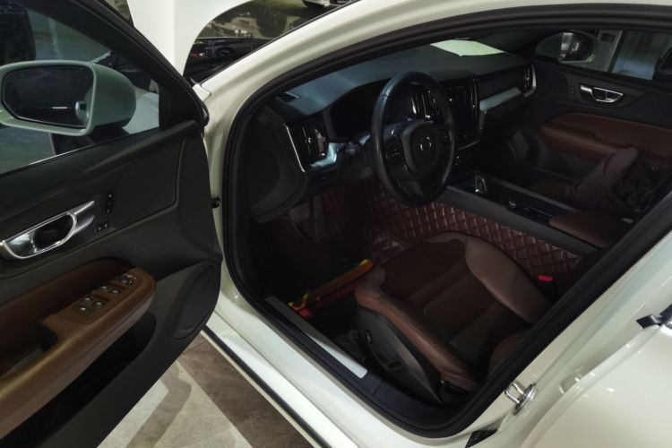 沃尔沃S60 2023款 B4 智逸豪华版中控内饰20