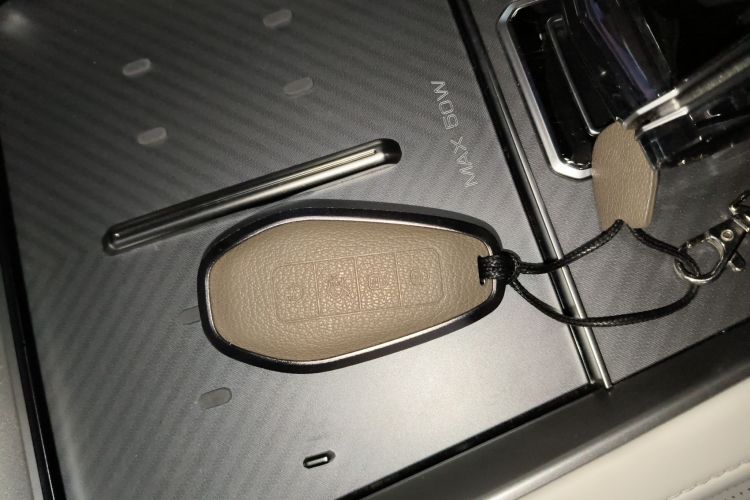 腾势Z9GT 2024款 1100四驱Max版中控内饰7001