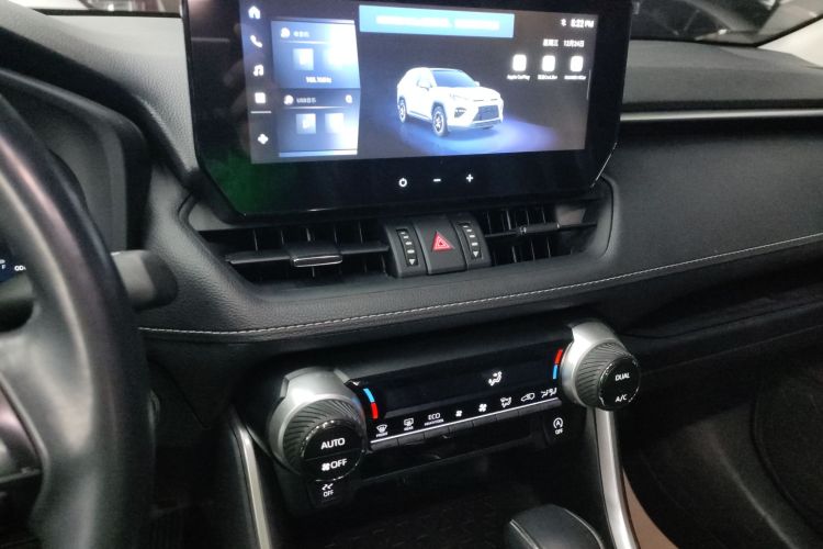 丰田 威兰达 2023款 2.0L CVT两驱豪华PLUS版中控内饰16