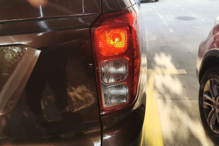 五菱汽车 五菱宏光 2018款 1.5L S舒适型L2B车身外观6006