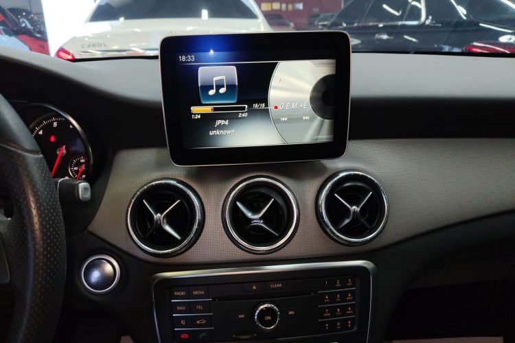 奔驰CLA 2017款 改款 CLA 200 动感型中控内饰16