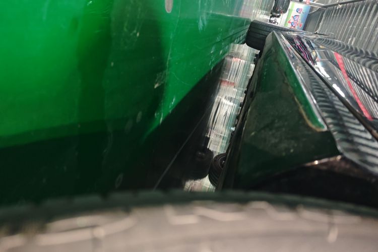 奔驰E级 2021款 改款 E 300 L 运动时尚型局部细节9002