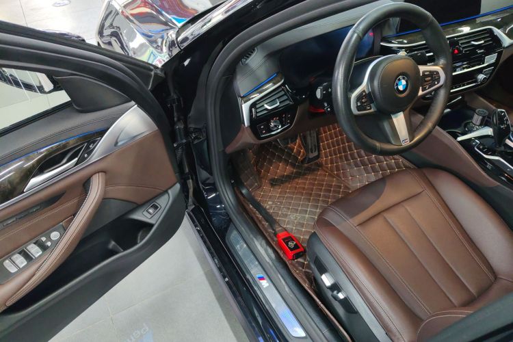 宝马5系 2019款 525Li M运动套装中控内饰7003