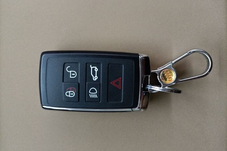 路虎 发现运动版 2025款 249PS 性能科技版中控内饰11