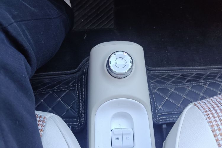 五菱汽车 宏光MINIEV 2024款 第三代 215km 青春版中控内饰18