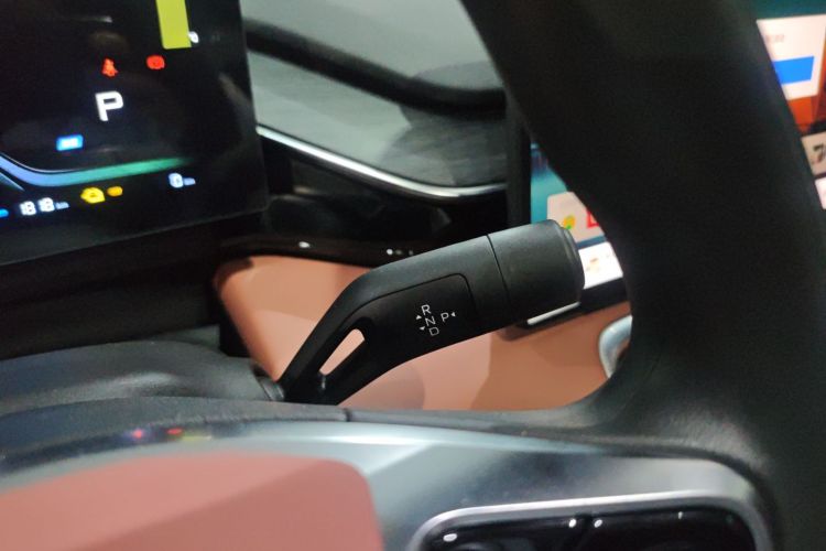 吉利银河 银河L6 2025款 EM-i 60km 启航版中控内饰18