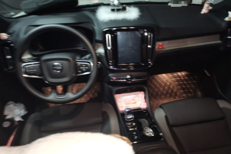 沃尔沃XC40 2023款 B3 智远豪华版中控内饰12