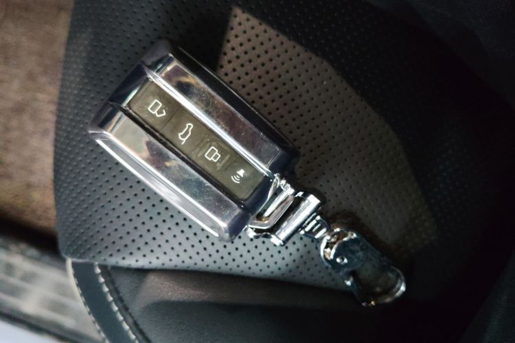 坦克300 2023款 越野版 2.0T 征服者中控内饰11