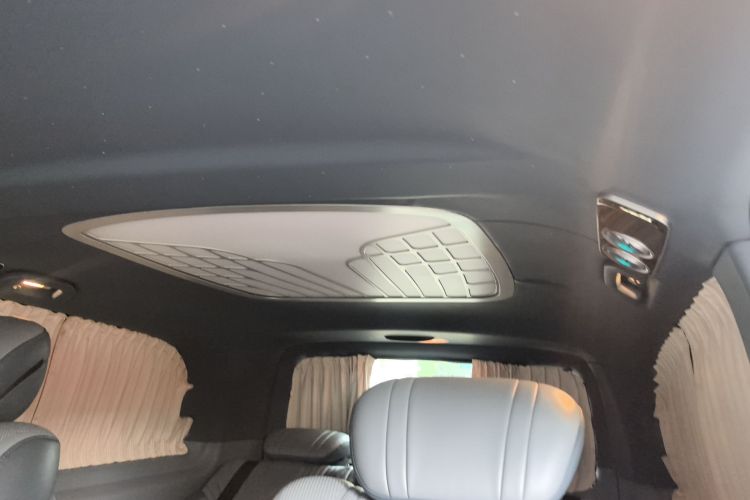 奔驰 威霆 2021款 2.0T 商务版 7座局部细节22