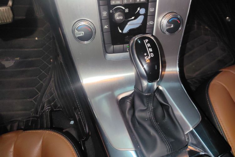 沃尔沃S60 2019款 S60L 改款 T5 智进进阶版中控内饰18