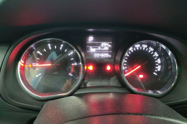 雪铁龙C3-XR 2015款 1.6L 自动先锋型中控内饰14