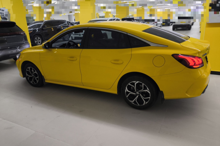 名爵 MG5 2021款 180DVVT 手动青春豪华版车身外观4