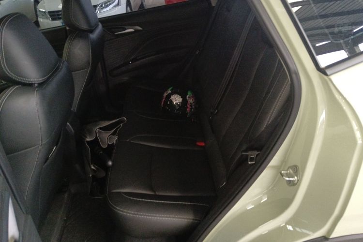 哪吒汽车 哪吒V 2022款 潮 400 Lite中控内饰21