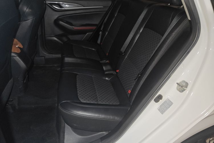 长安 逸动 2020款 PLUS 1.6L GDI 手动豪华型中控内饰21