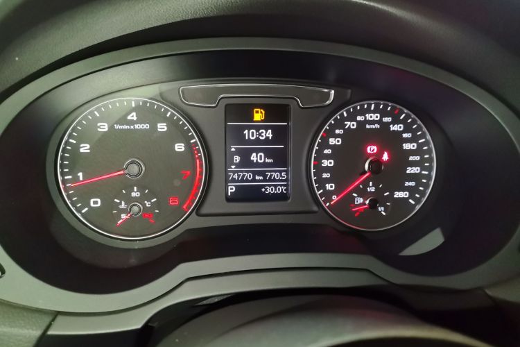 奥迪Q3 2018款 30周年年型 30 TFSI 时尚型局部细节14