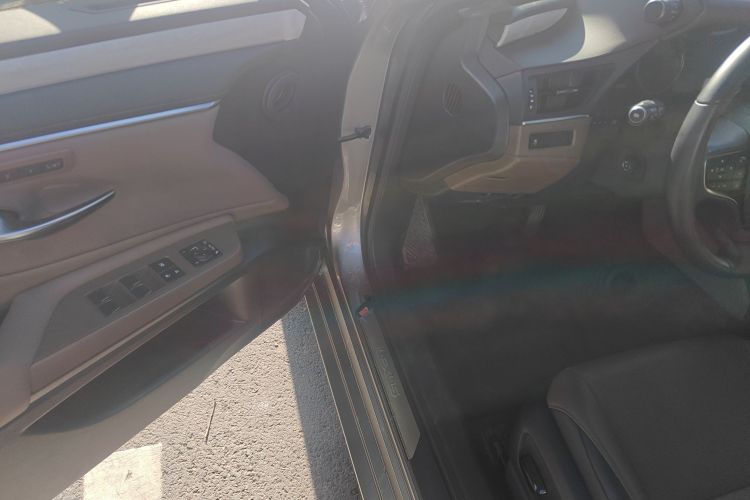 雷克萨斯ES 2025款 200 臻享版中控内饰20