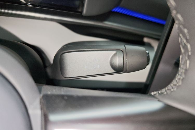 小鹏P7 2025款 702 长续航 Ultra中控内饰18