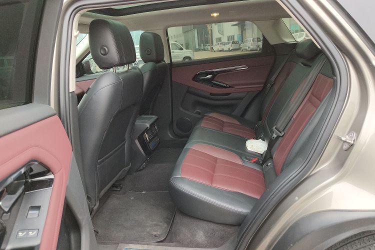 路虎 揽胜极光新能源 2022款 极光L P300e 插电式电动混合版中控内饰21