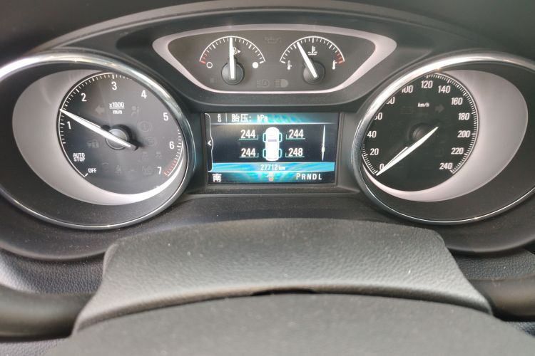 别克 昂科威 2020款 28T 四驱精英型中控内饰15