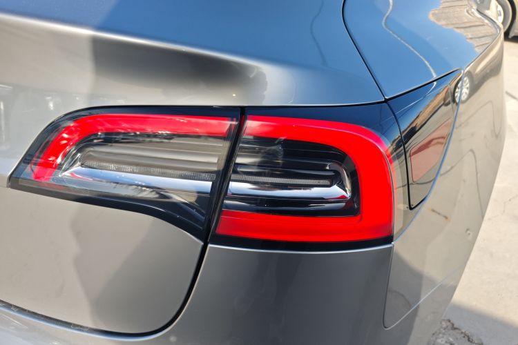 特斯拉 Model 3 2022款 后轮驱动版车身外观9