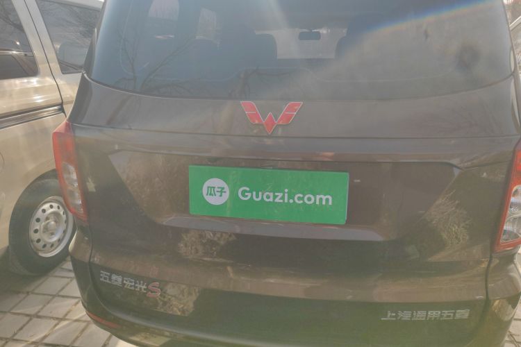 五菱汽车 五菱宏光 2021款 1.5L改款 S标准型 电动助力LAR车身外观6