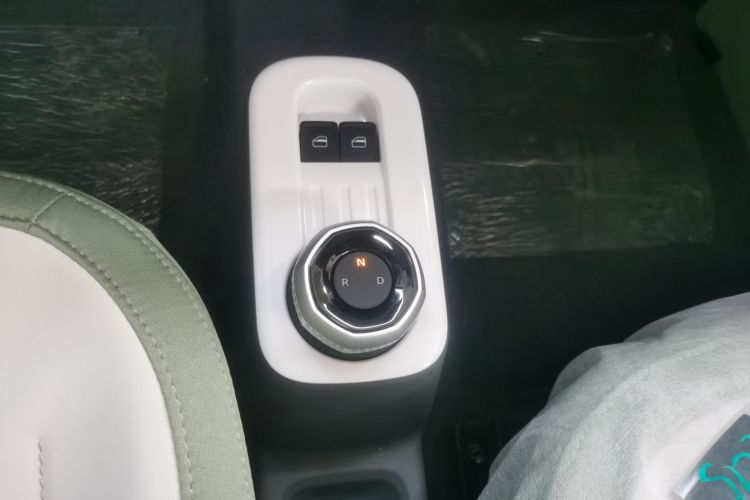 吉利银河 2025款 210km 熊猫骑士中控内饰18