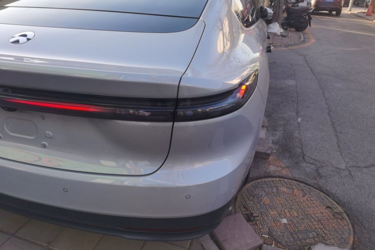 蔚来ET7 2022款 100kWh 首发版车身外观9