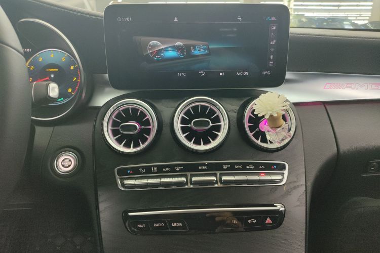 奔驰C级 2019款 改款 C 260 L 运动版中控内饰16