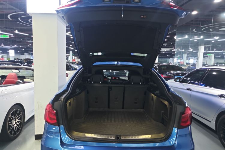 宝马3系GT 2020款 320i M运动套装机舱底盘23