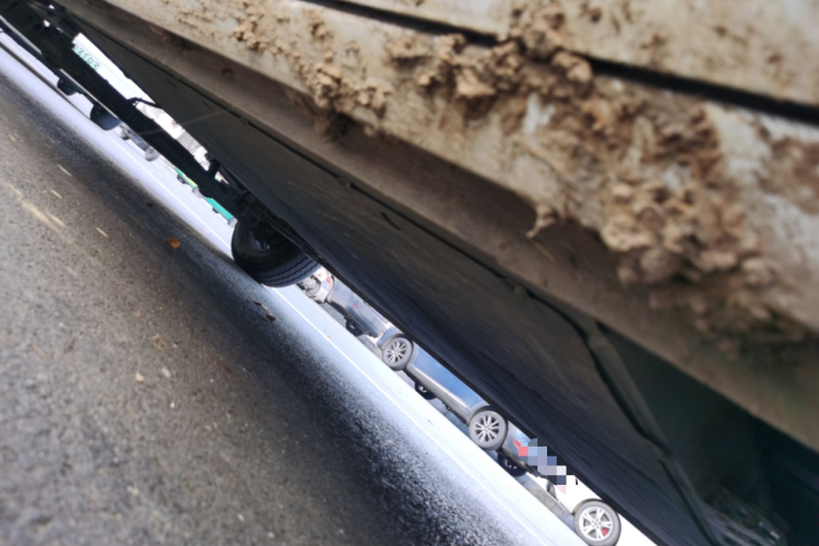 上汽大通MAXUS 大拿V1 2024款 V1 短轴低顶 多功能版（51kWh）局部细节9001