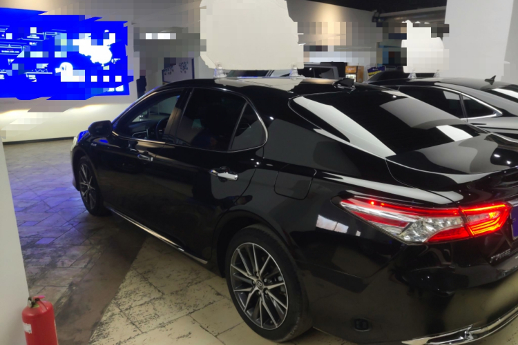 丰田 凯美瑞 2023款 双擎 2.5HG 豪华版车身外观4